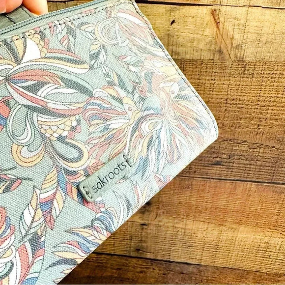 NWOT Sakroots Artist Circle Smartphone Wallet/Wristlet - Picture 12 of 13